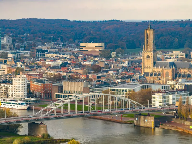 Arnhem met de John Frostbrug en de Eusebiuskerk